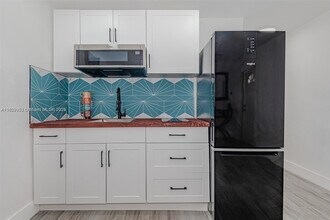2425 SW 26th Terrace in Miami, FL - Building Photo - Building Photo