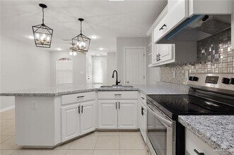 213 S 49th St in McAllen, TX - Foto de edificio - Building Photo