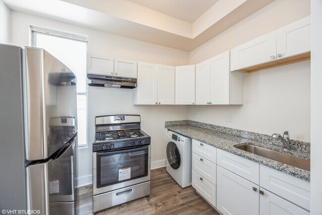 2442 S Kedzie Ave in Chicago, IL - Building Photo - Building Photo