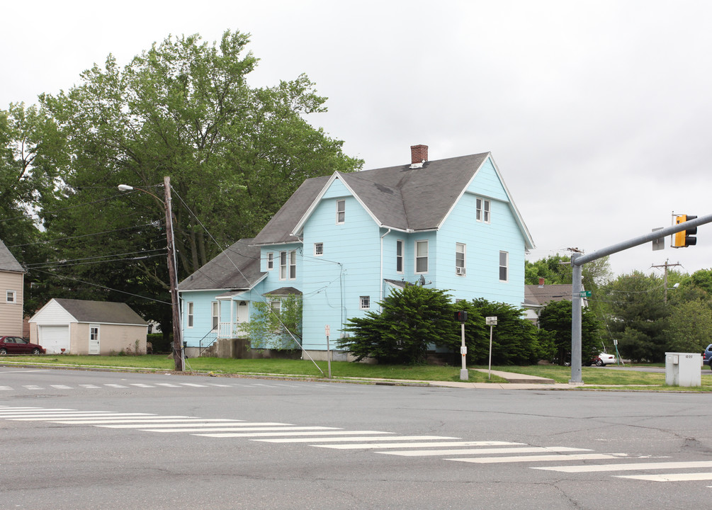 1528 Main St in East Hartford, CT - Foto de edificio