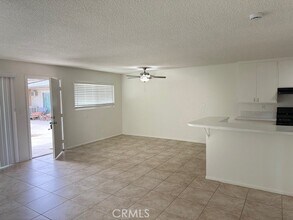 686 E Cottonwood Rd, Unit 2 in Palm Springs, CA - Building Photo - Building Photo