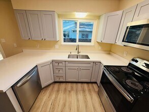 949 Sunset Dr in South Lake Tahoe, CA - Building Photo - Building Photo