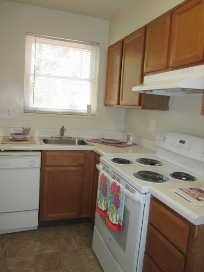 Hollybrooke Falls Church, VA Apartments