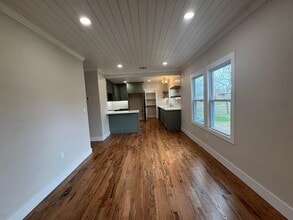 911 N Spring St in Grand Saline, TX - Building Photo - Building Photo