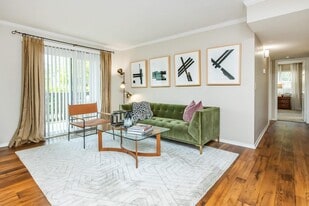 South Wind Apartment Homes in Franklin, TN - Building Photo