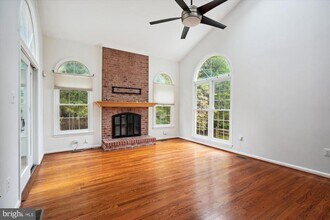 1233 Rowland Dr in Herndon, VA - Building Photo - Building Photo