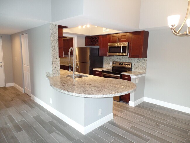 5654 Rock Island Rd in Tamarac, FL - Building Photo - Building Photo