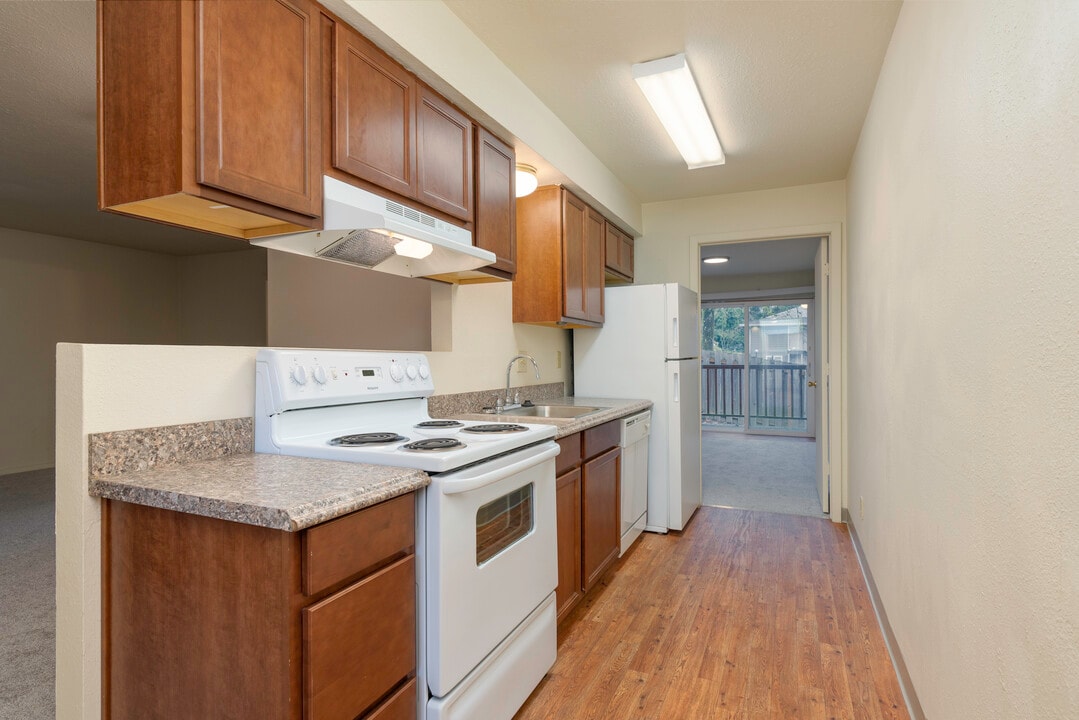 Raleigh Firs in Portland, OR - Building Photo