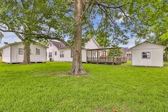 2835 Massey Tompkins Rd in Baytown, TX - Building Photo - Building Photo