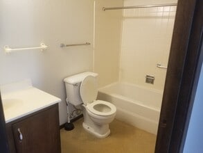 509 S Railroad Ave in Jefferson, SD - Building Photo - Building Photo