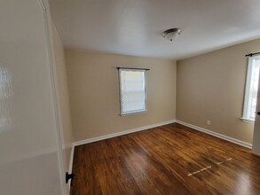 10640 St Stephen Ln in St. Ann, MO - Foto de edificio - Building Photo