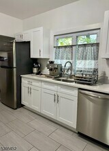 112 Pompton Ave in Verona, NJ - Building Photo - Building Photo