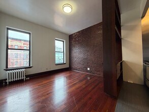 24-26-26 W 125th St in New York, NY - Building Photo - Building Photo