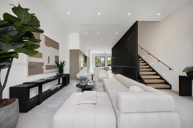 92 SW 28th Rd in Miami, FL - Building Photo - Building Photo