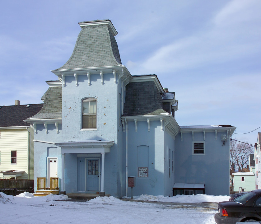 837 2nd St in Fall River, MA - Building Photo