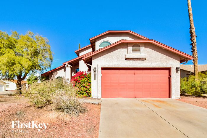 2710 W Camino Del Medrano in Tucson, AZ - Foto de edificio