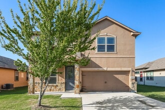 9850 Red Iron Creek in Converse, TX - Foto de edificio - Building Photo