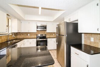 10101 Mamus Ln in Yukon, OK - Building Photo - Building Photo