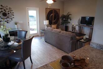 8727 Brown Pelican Cir in Navarre, FL - Building Photo - Building Photo