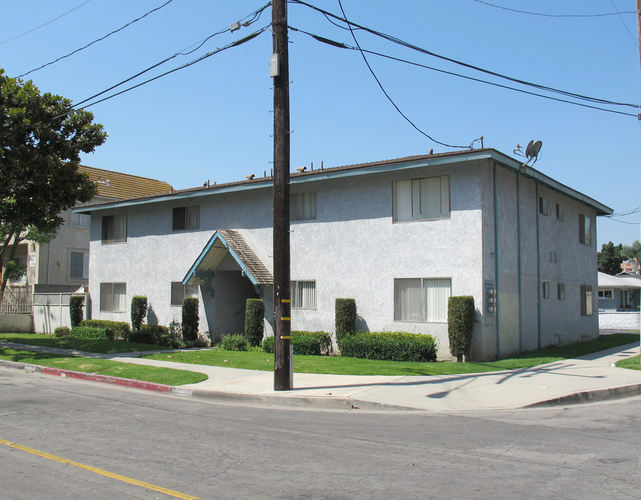 13819 Mcclure Ave in Paramount, CA - Foto de edificio