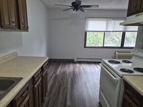 1715 Edgewood Dr NW in Cedar Rapids, IA - Building Photo - Building Photo