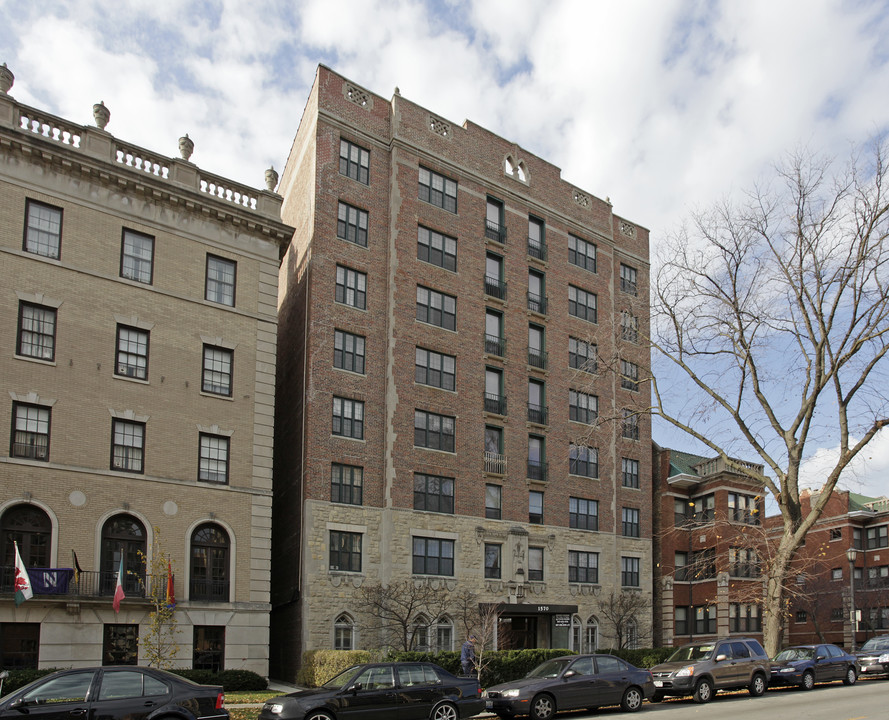 The Oak Crest in Evanston, IL - Building Photo