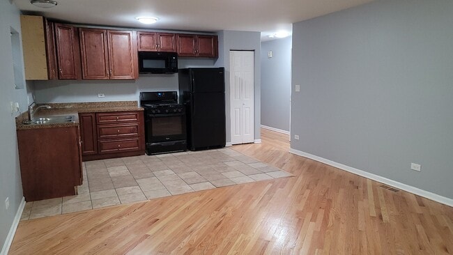 3420 W Fulton Blvd, Unit 2