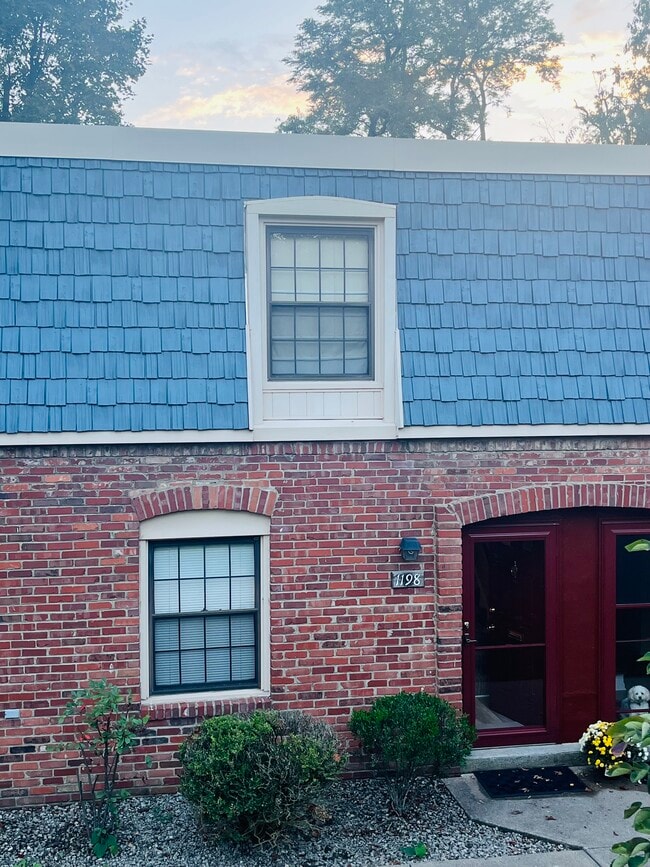 property at 1198 Pennsbury Blvd