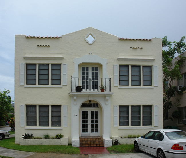 320 Mendoza Ave in Miami, FL - Building Photo - Building Photo