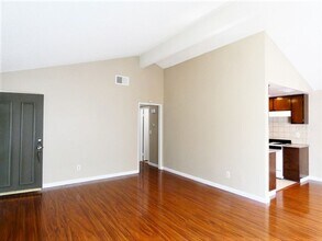 12458 Dawn Ln in Cerritos, CA - Foto de edificio - Building Photo