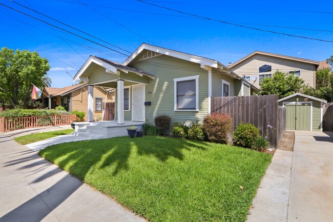 2723 E 8th St in Long Beach, CA - Building Photo - Building Photo