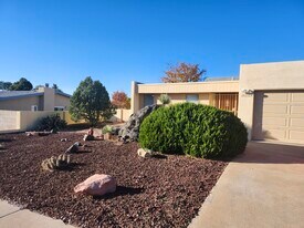 8805 Yankee Dr NE in Albuquerque, NM - Building Photo