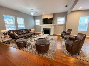 404 E 35th St in Austin, TX - Foto de edificio - Building Photo