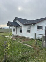 11505 Table Rock Rd in Central Point, OR - Building Photo