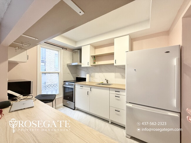 114 Centre St N in Brampton, ON - Building Photo - Building Photo