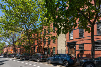 157 Kane St in Brooklyn, NY - Foto de edificio - Building Photo
