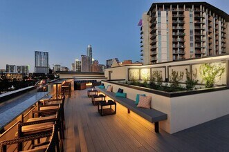 424 1/2 W Riverside Dr-Unit -123579-1365 in Austin, TX - Building Photo - Building Photo
