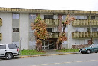 Villa Torni Apartments in Maple Ridge, BC - Building Photo - Building Photo