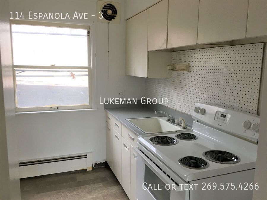 114 Espanola Ave in Parchment, MI - Building Photo