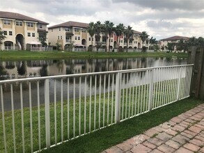 8965 NW 98th Ave in Doral, FL - Building Photo - Building Photo