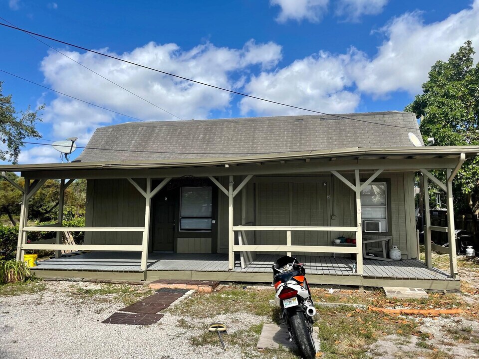 1521 N 59th Terrace in Hollywood, FL - Building Photo