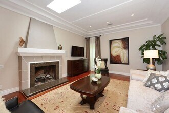 10864 Wellworth Ave in Los Angeles, CA - Building Photo - Building Photo
