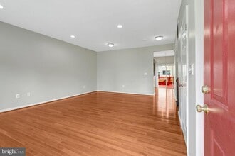 2480 Wheat Meadow Cir in Herndon, VA - Building Photo - Building Photo