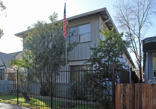 3220 W St in Sacramento, CA - Building Photo - Building Photo