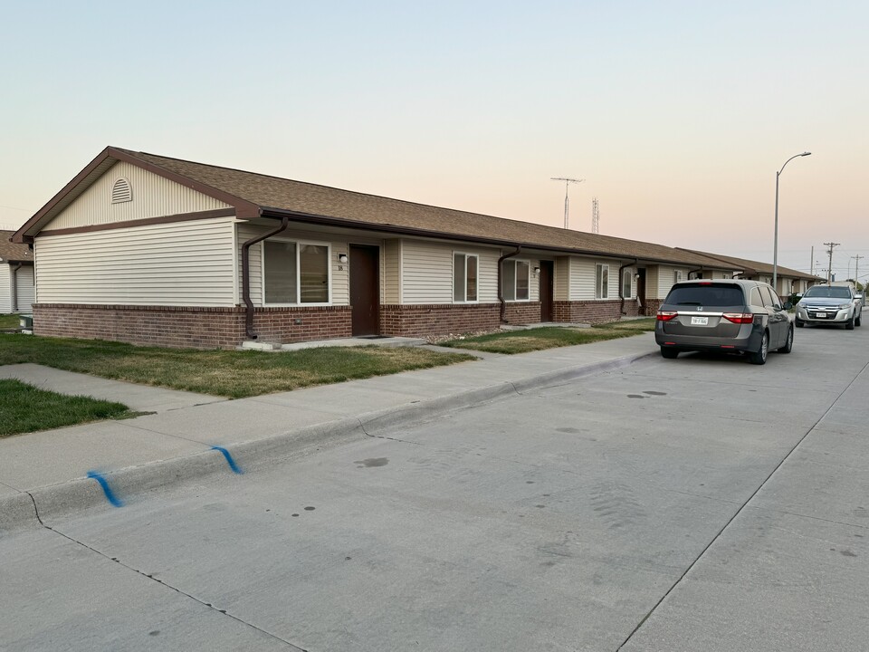 Ponderosa Apartments in Lexington, NE - Building Photo