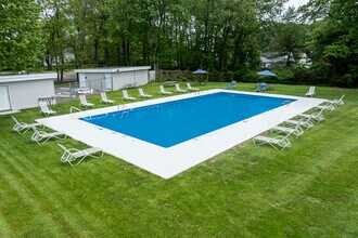 Newport Apartments in Milford, CT - Foto de edificio - Building Photo