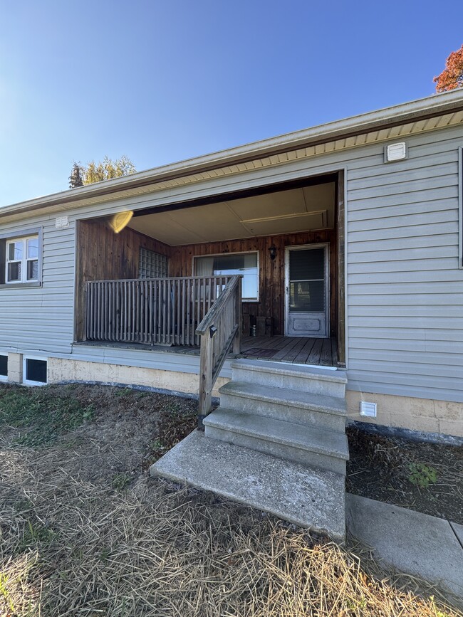 620 Horn Rd, Unit 2 bedroom, hardwood floor in Windber, PA - Building Photo - Building Photo