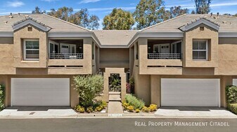 7 Auburn Aisle in Irvine, CA - Building Photo