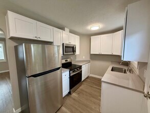 1762 Evergreen Ave NE, Unit 1762 in Salem, OR - Building Photo - Building Photo