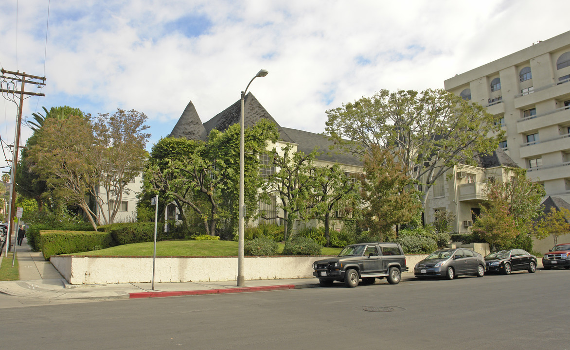 1600 N Martel Ave in Los Angeles, CA - Foto de edificio
